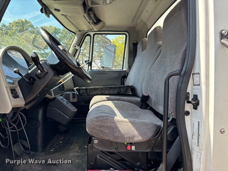 image for item YA2755 2019 International 4300 box truck