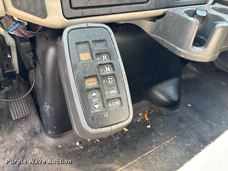 image for item YA2755 2019 International 4300 box truck