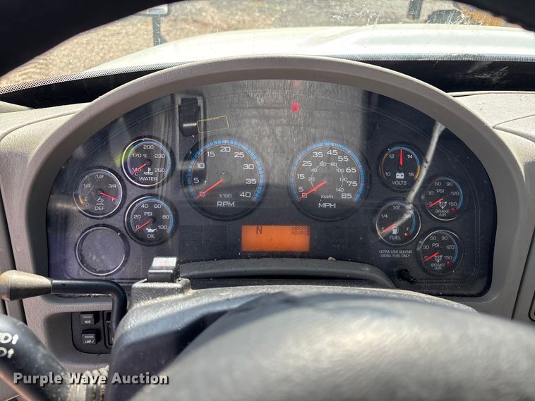 image for item YA2755 2019 International 4300 box truck