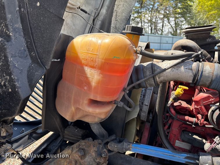 image for item YA2755 2019 International 4300 box truck