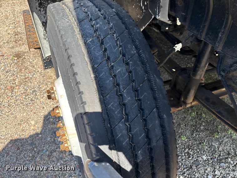 image for item YA2755 2019 International 4300 box truck