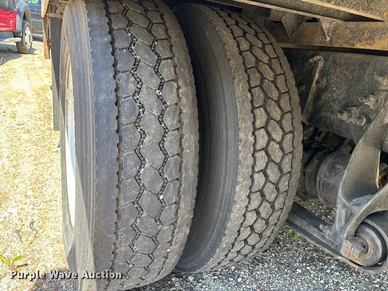 image for item YA2755 2019 International 4300 box truck