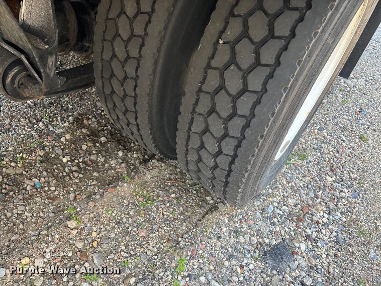 image for item YA2755 2019 International 4300 box truck