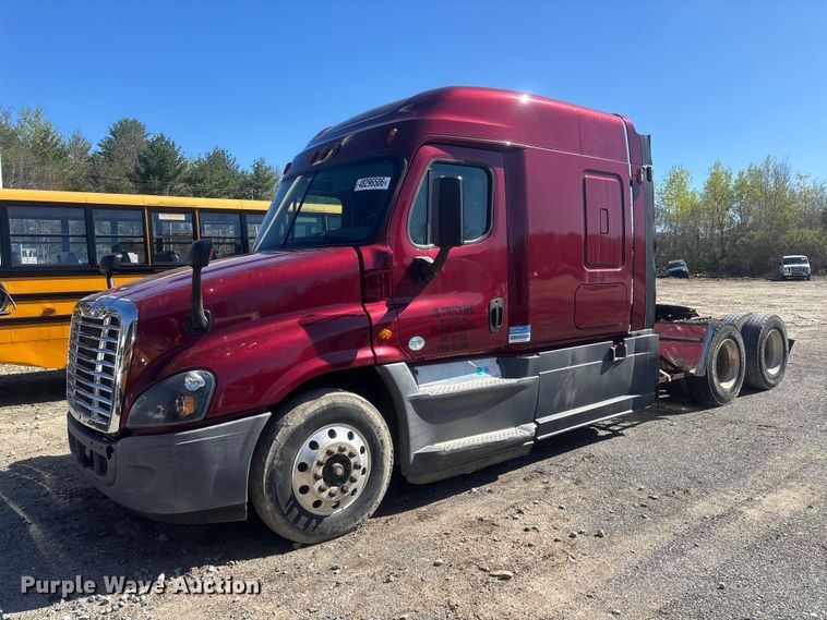 2016 Freightliner Cascadia semi truck