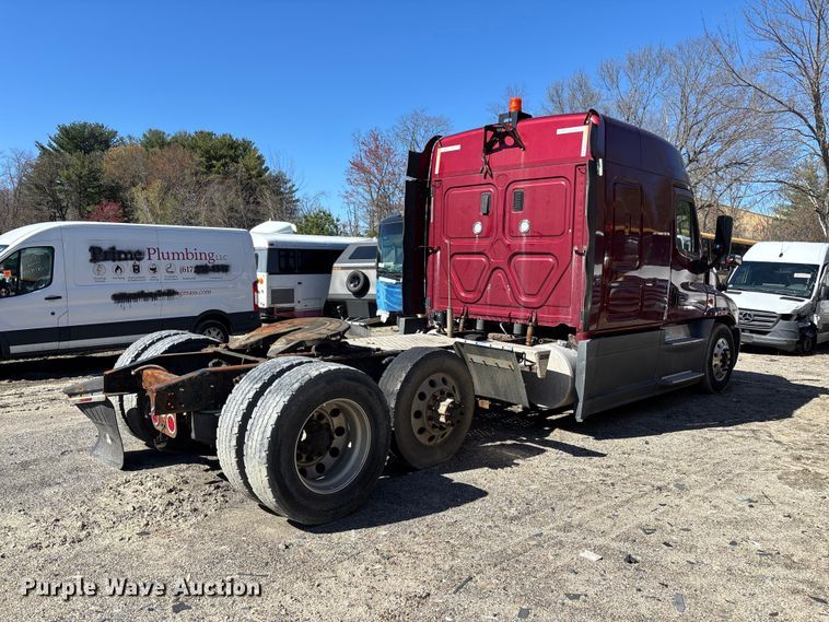 image for item YA3025 2016 Freightliner Cascadia semi truck