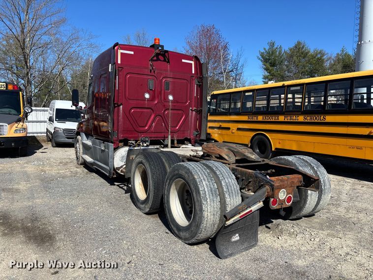 image for item YA3025 2016 Freightliner Cascadia semi truck