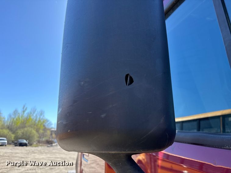 image for item YA3025 2016 Freightliner Cascadia semi truck