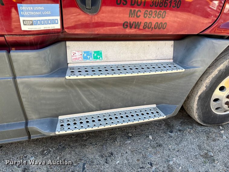 image for item YA3025 2016 Freightliner Cascadia semi truck