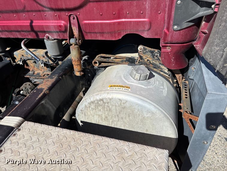 image for item YA3025 2016 Freightliner Cascadia semi truck
