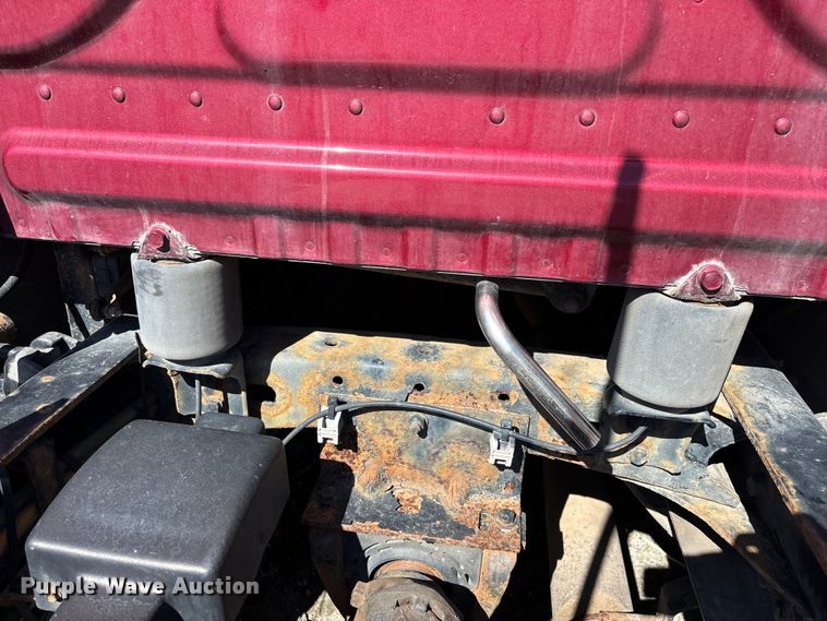 image for item YA3025 2016 Freightliner Cascadia semi truck