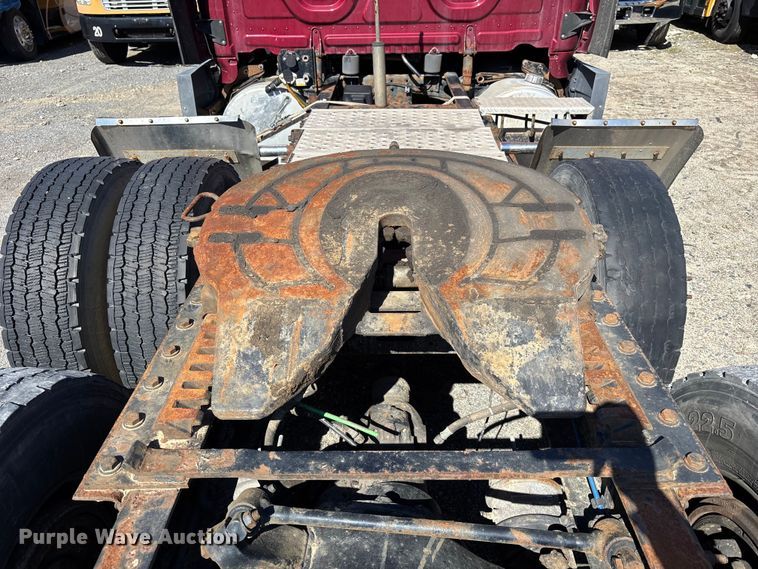 image for item YA3025 2016 Freightliner Cascadia semi truck