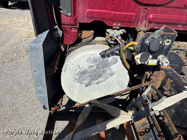 image for item YA3025 2016 Freightliner Cascadia semi truck
