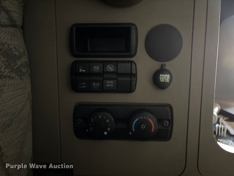image for item YA3025 2016 Freightliner Cascadia semi truck