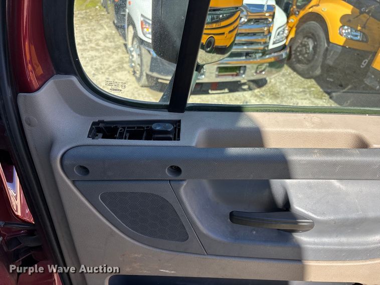 image for item YA3025 2016 Freightliner Cascadia semi truck