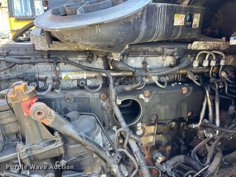 image for item YA3025 2016 Freightliner Cascadia semi truck