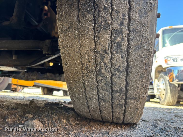 image for item YA3025 2016 Freightliner Cascadia semi truck