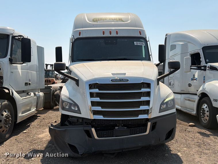 image for item YA3274 2023 Freightliner Cascadia semi truck