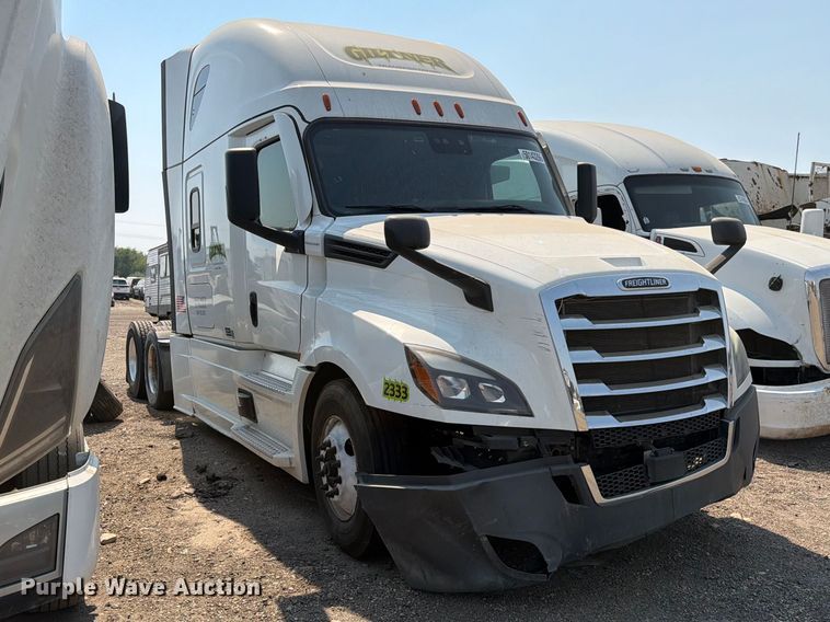 image for item YA3274 2023 Freightliner Cascadia semi truck