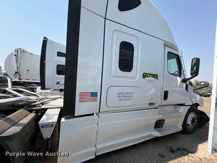 image for item YA3274 2023 Freightliner Cascadia semi truck