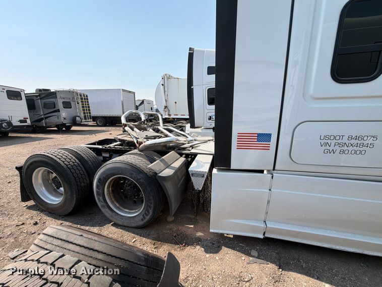 image for item YA3274 2023 Freightliner Cascadia semi truck