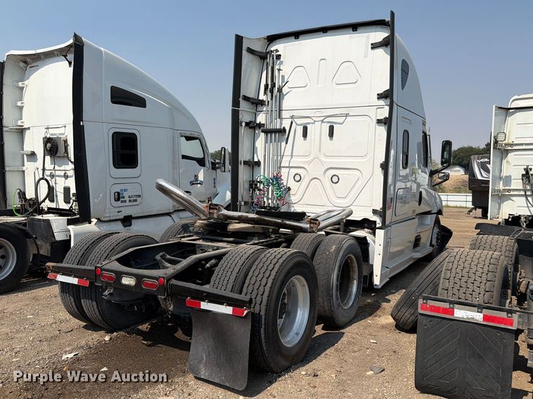 image for item YA3274 2023 Freightliner Cascadia semi truck
