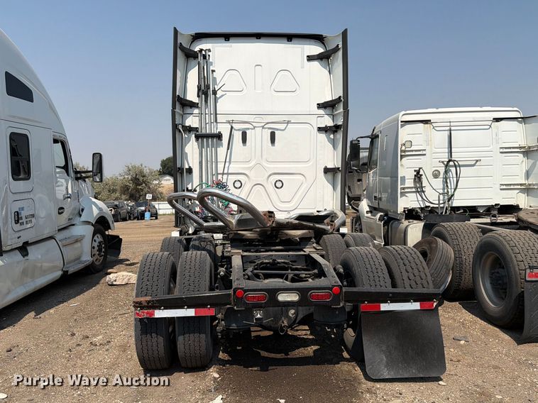 image for item YA3274 2023 Freightliner Cascadia semi truck