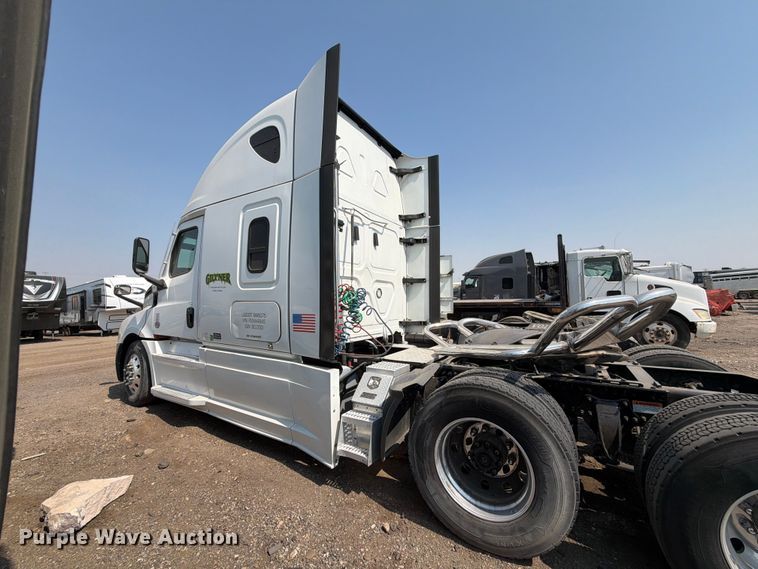 image for item YA3274 2023 Freightliner Cascadia semi truck