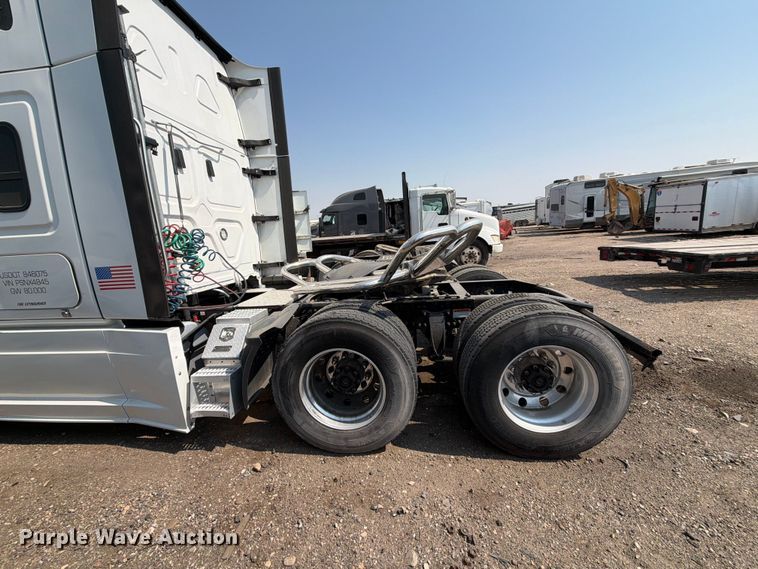 image for item YA3274 2023 Freightliner Cascadia semi truck