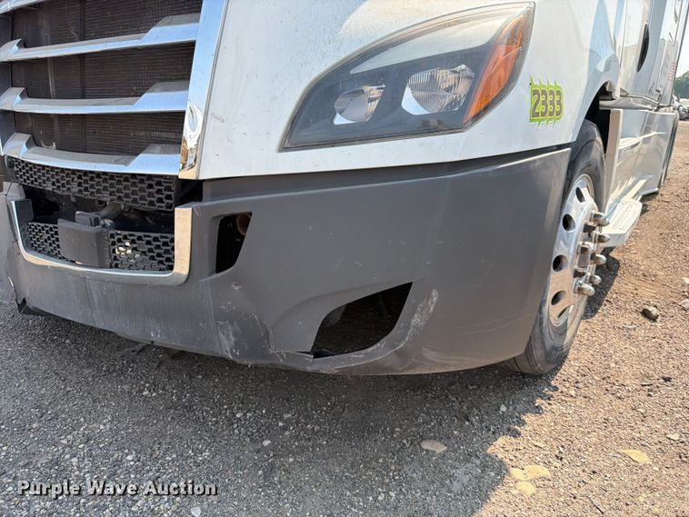 image for item YA3274 2023 Freightliner Cascadia semi truck