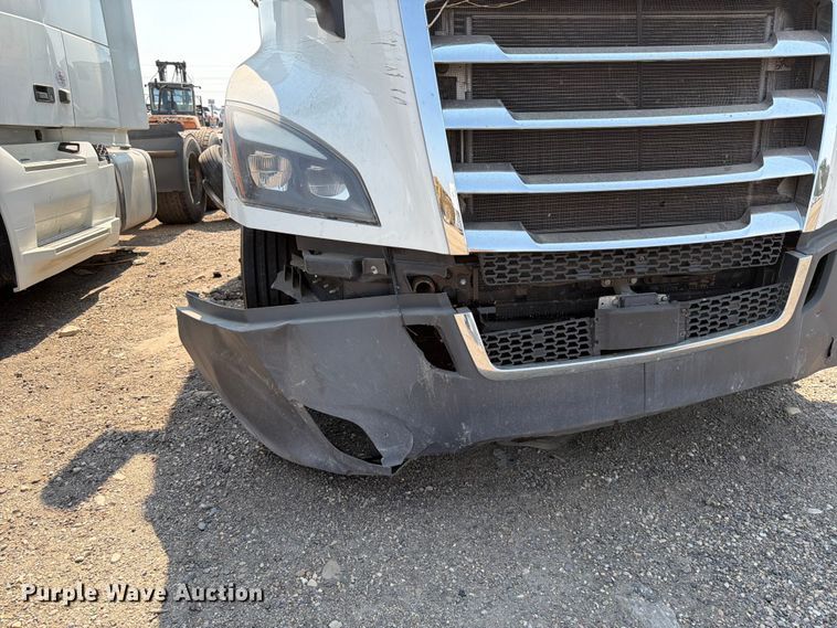 image for item YA3274 2023 Freightliner Cascadia semi truck