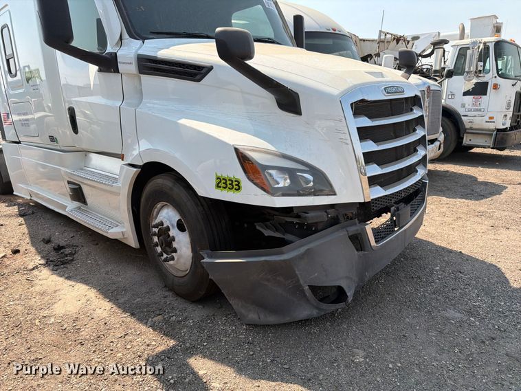 image for item YA3274 2023 Freightliner Cascadia semi truck