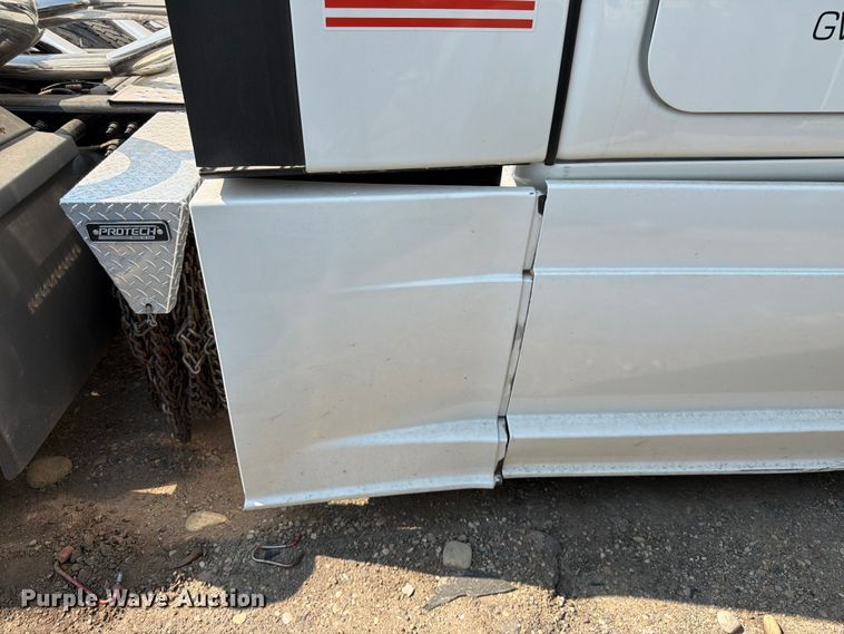 image for item YA3274 2023 Freightliner Cascadia semi truck