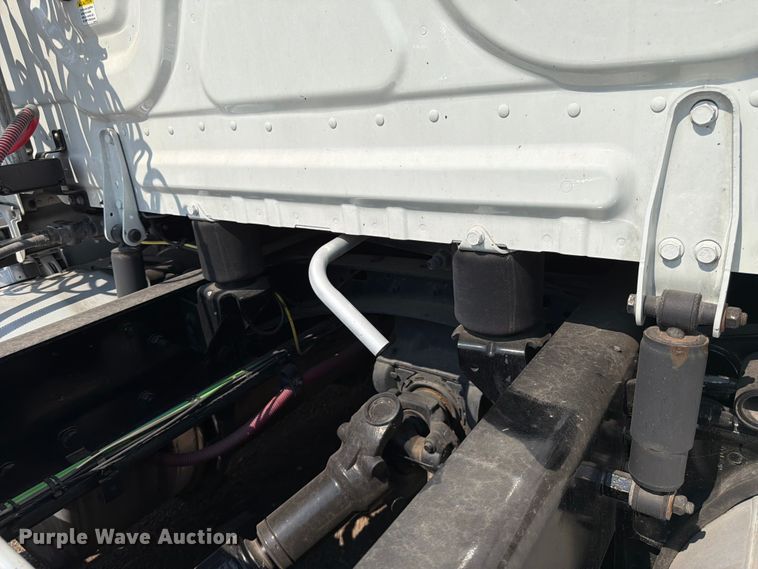 image for item YA3274 2023 Freightliner Cascadia semi truck