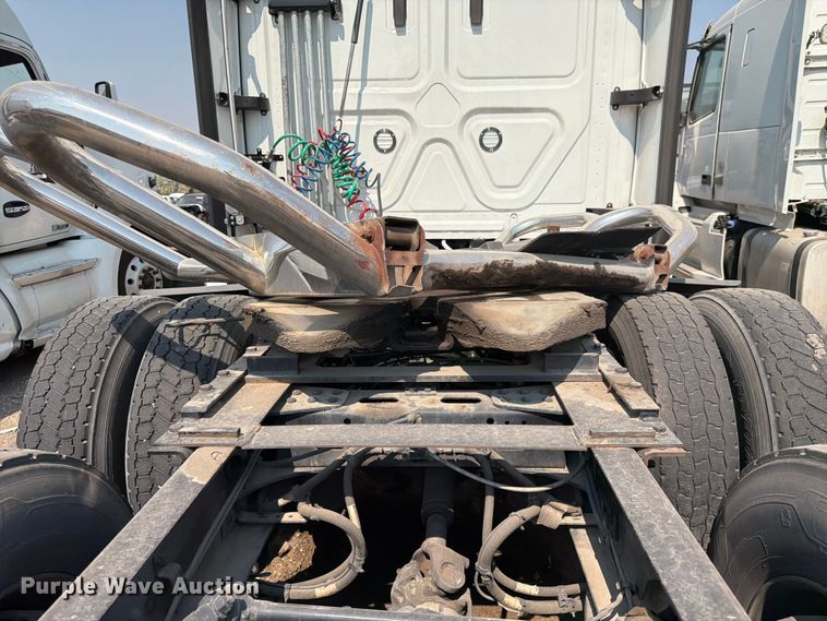 image for item YA3274 2023 Freightliner Cascadia semi truck