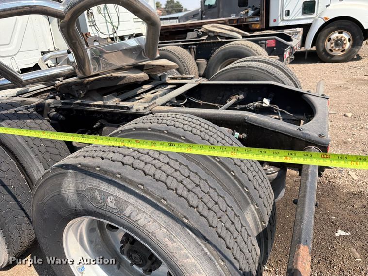 image for item YA3274 2023 Freightliner Cascadia semi truck