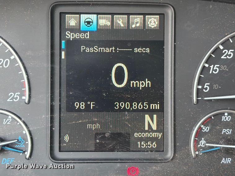 image for item YA3274 2023 Freightliner Cascadia semi truck