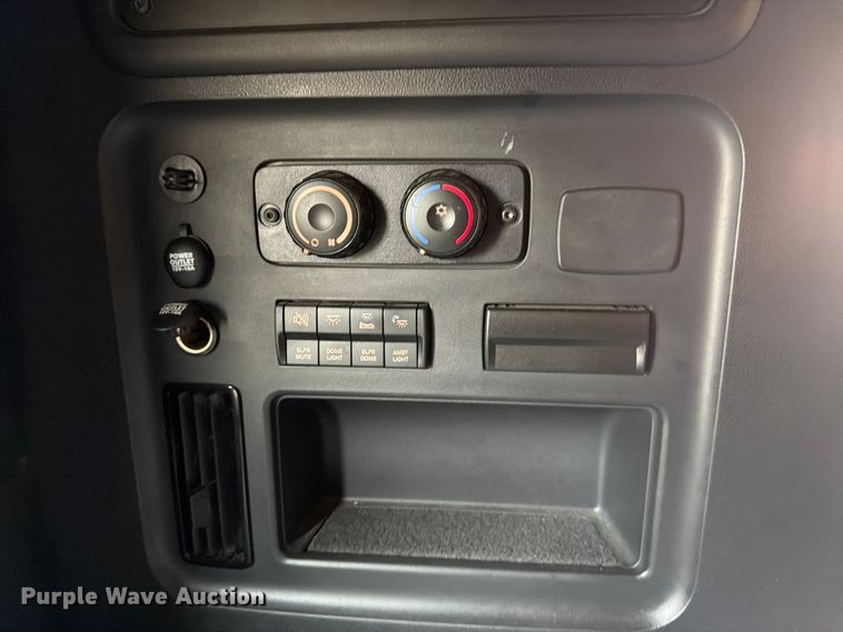 image for item YA3274 2023 Freightliner Cascadia semi truck