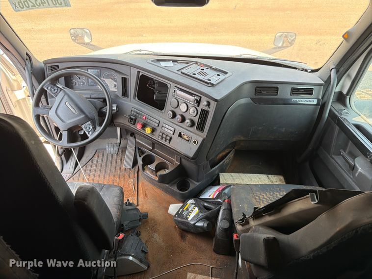 image for item YA3274 2023 Freightliner Cascadia semi truck
