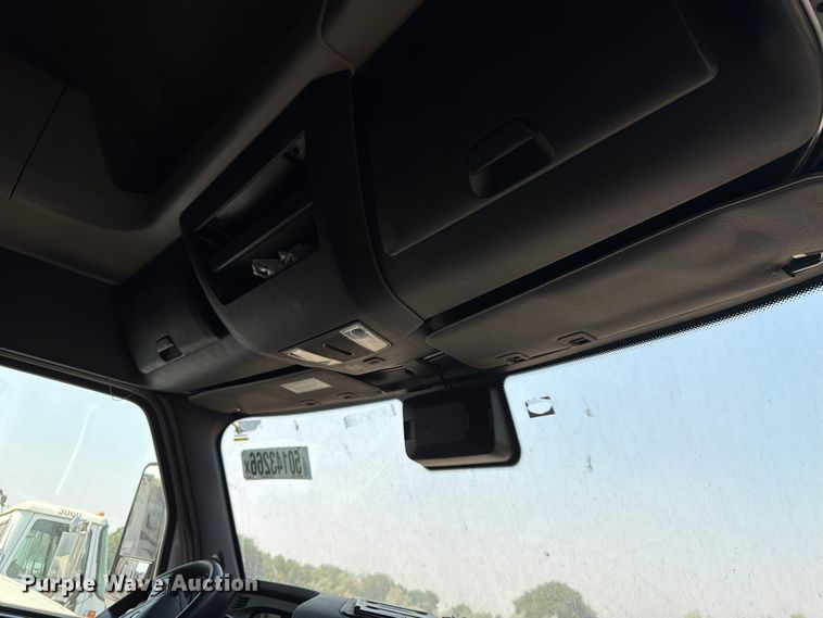 image for item YA3274 2023 Freightliner Cascadia semi truck