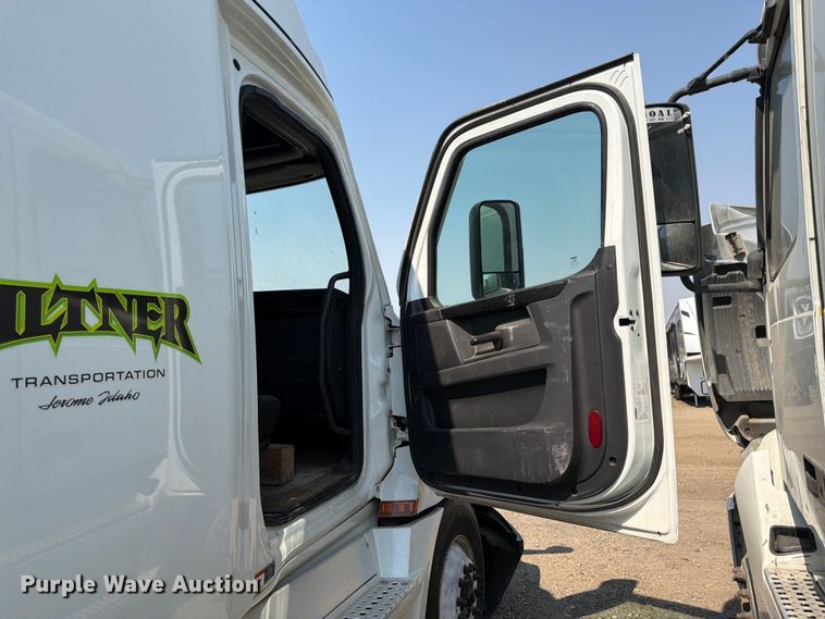 image for item YA3274 2023 Freightliner Cascadia semi truck