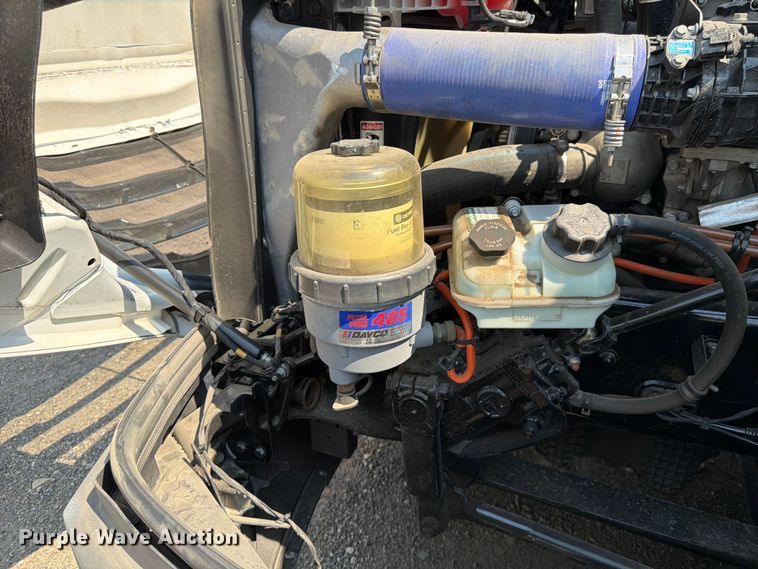 image for item YA3274 2023 Freightliner Cascadia semi truck