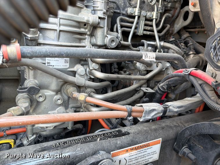 image for item YA3274 2023 Freightliner Cascadia semi truck