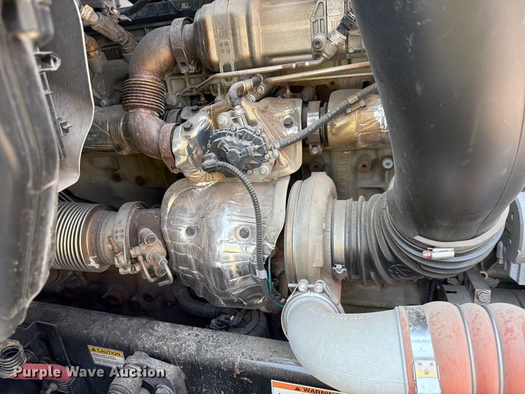 image for item YA3274 2023 Freightliner Cascadia semi truck