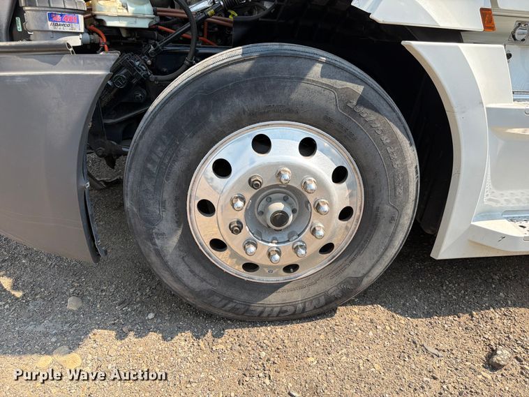 image for item YA3274 2023 Freightliner Cascadia semi truck