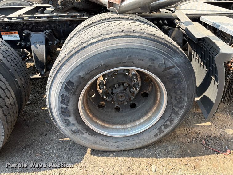 image for item YA3274 2023 Freightliner Cascadia semi truck