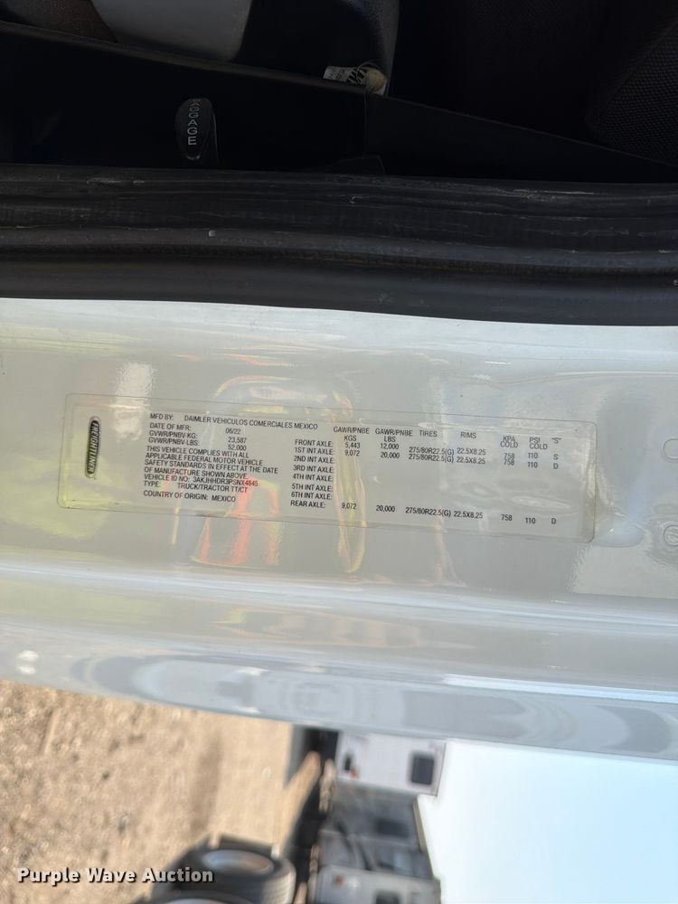 image for item YA3274 2023 Freightliner Cascadia semi truck