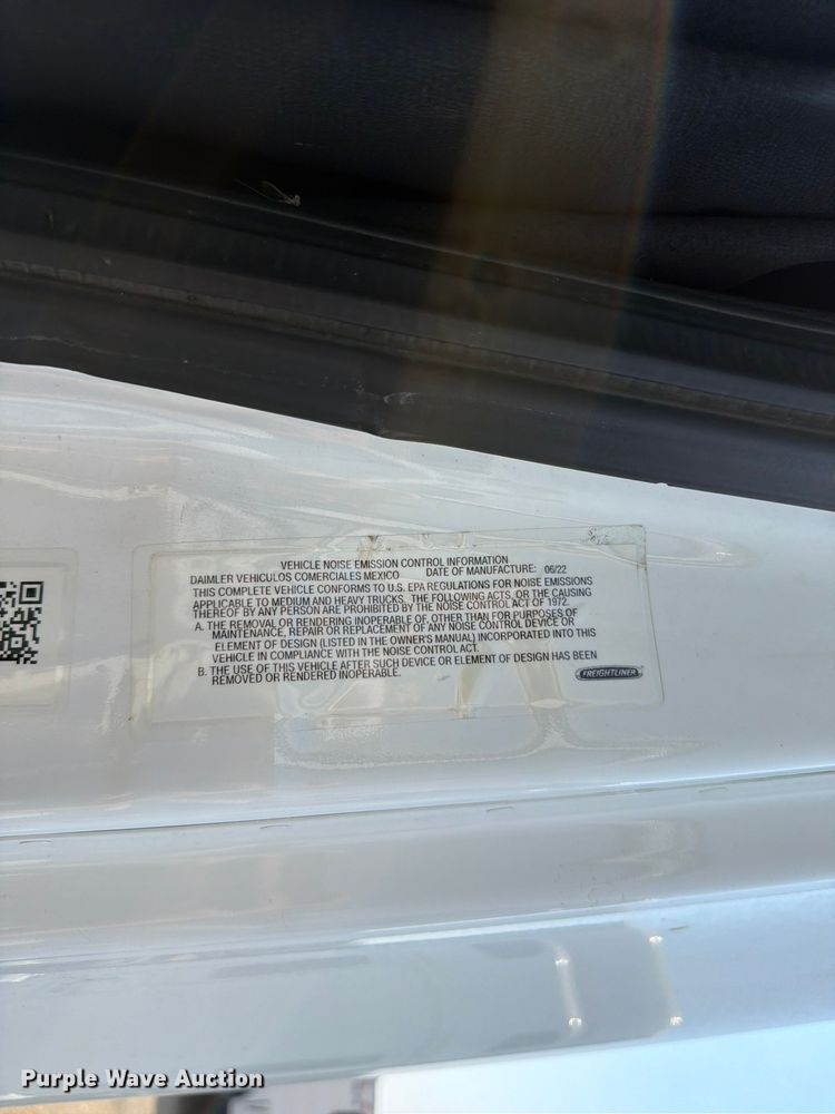 image for item YA3274 2023 Freightliner Cascadia semi truck