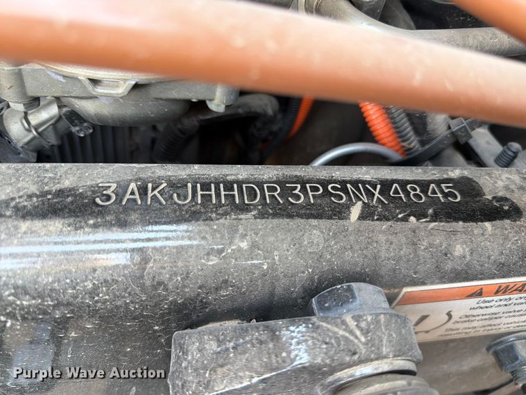 image for item YA3274 2023 Freightliner Cascadia semi truck