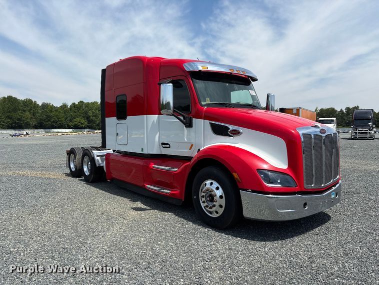 image for item YA3456 2019 Peterbilt 579 semi truck