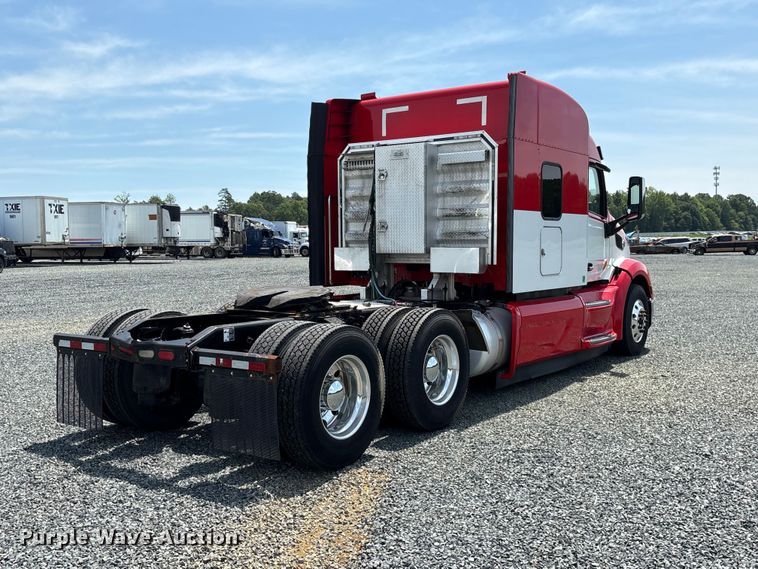 image for item YA3456 2019 Peterbilt 579 semi truck